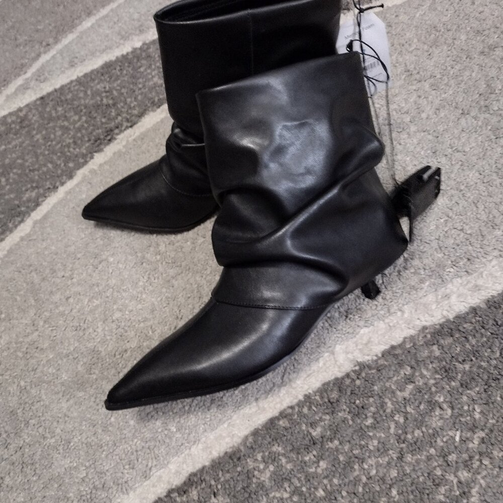 Time and Tru Women's Scrunch Fold-Over Kitten Heel Booties Black size 9 New